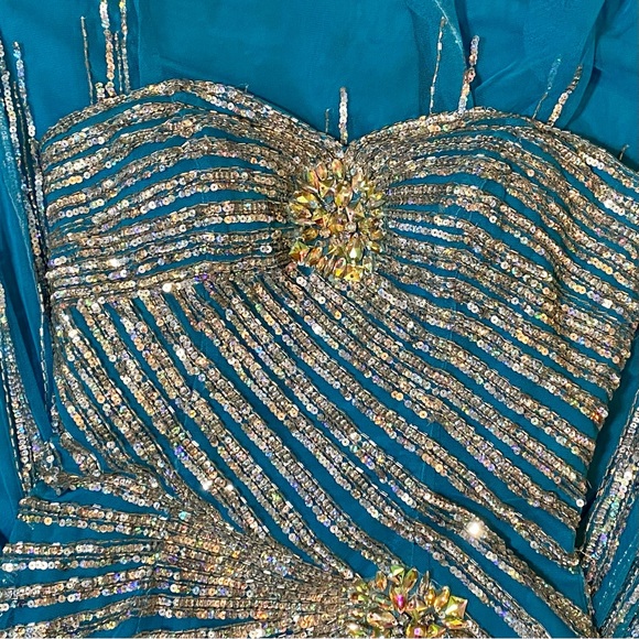 Jovani Prom Dress - Silver & Turquoise, Size 2 - Picture 8 of 13